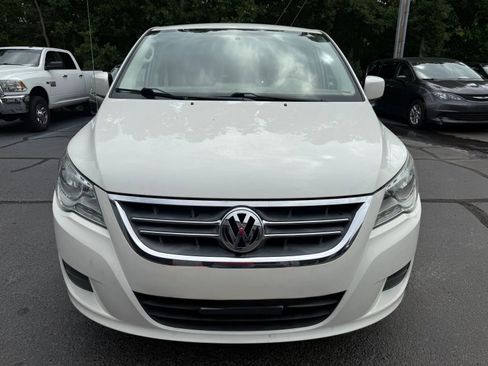 Used 2010 Volkswagen Routan SE FWD image 6