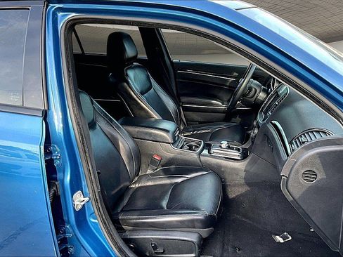 Used 2023 Chrysler 300 Touring L RWD image 6