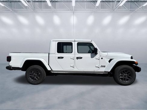 New 2026 Jeep Gladiator Sport AWD/4WD image 3