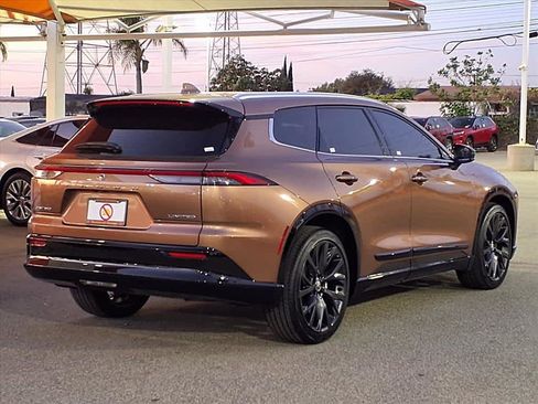 Certified 2025 Toyota Crown Signia image 5