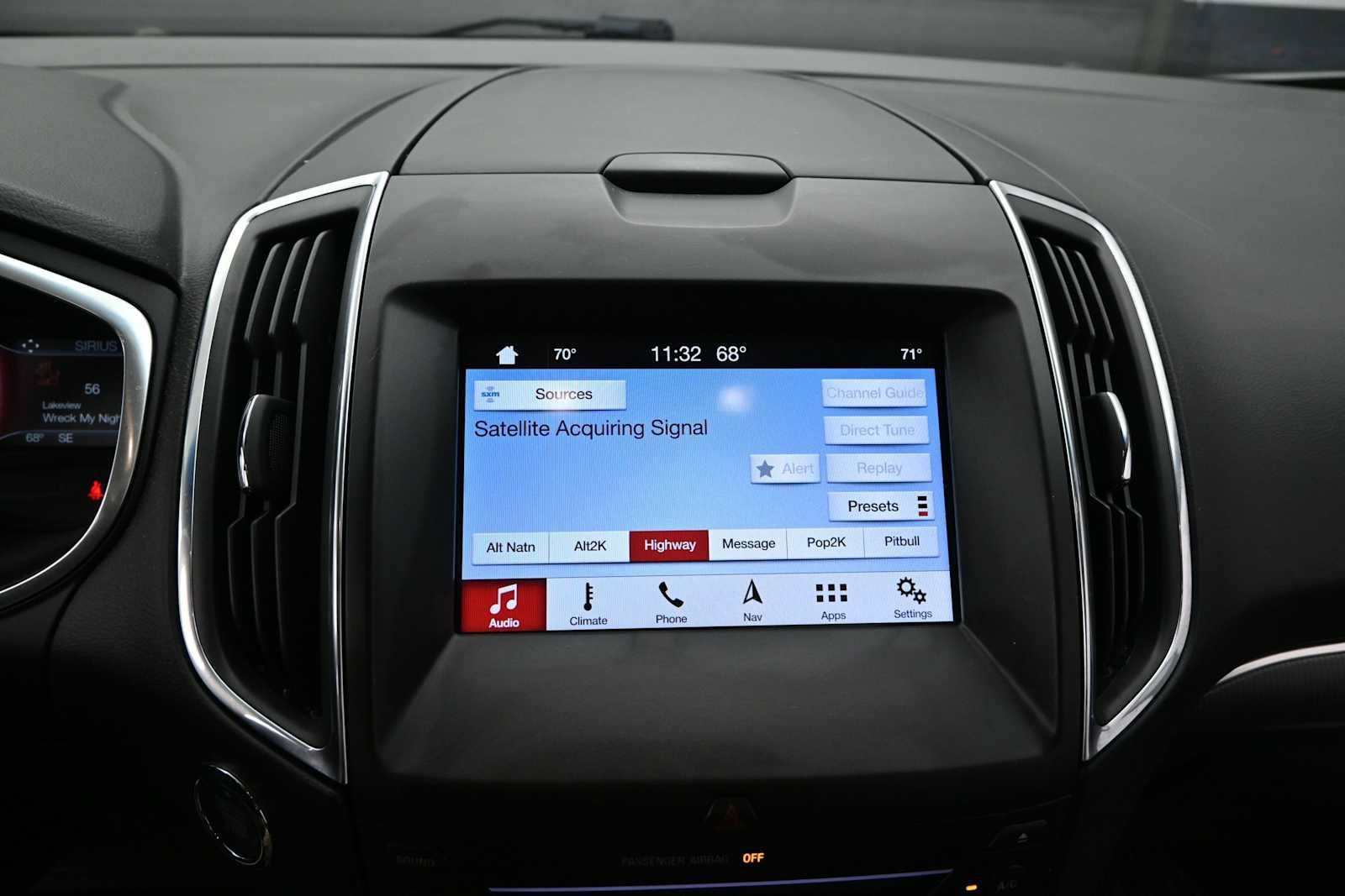 Used 2018 Ford Edge Titanium w/ Equipment Group 301A AWD/4WD image 17