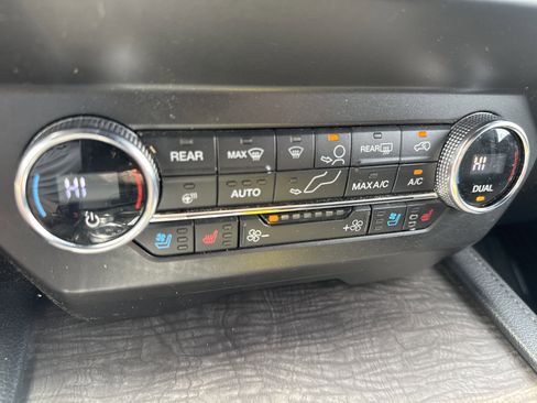 Used 2019 Ford Expedition Limited w/ Equipment Group 302A image 29