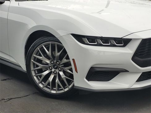 Used 2025 Ford Mustang Premium image 3