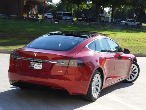 Used 2018 Tesla Model S 100D AWD/4WD image 9