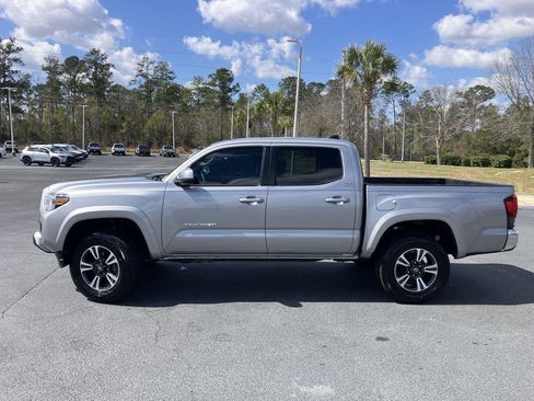 Used 2019 Toyota Tacoma SR5 image 2