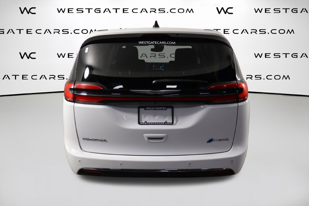 Used 2024 Chrysler Pacifica Limited FWD image 4