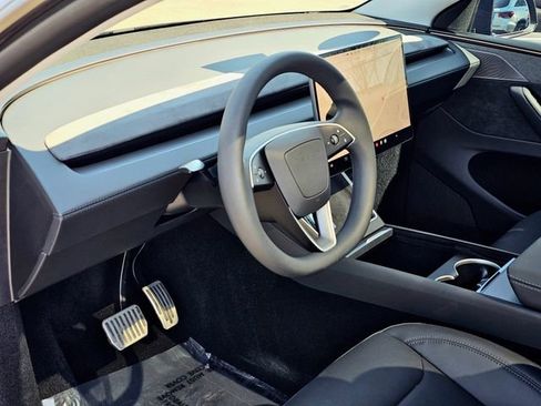 Used 2026 Tesla Model Y AWD image 12