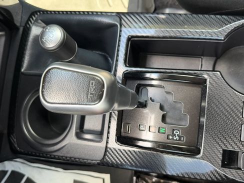 Used 2018 Toyota 4Runner TRD Off-Road AWD/4WD image 39