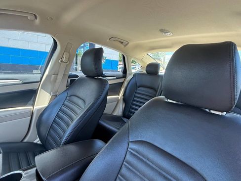 Used 2016 Ford Fusion SE FWD image 10