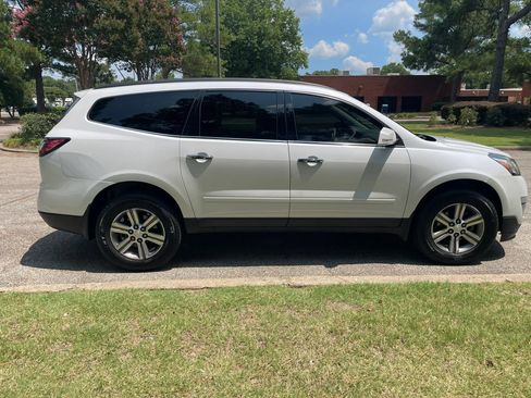 Used 2017 Chevrolet Traverse LT FWD image 6