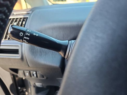 Used 2017 Toyota Prius V Four w/ Carpet Mat Package FWD image 26