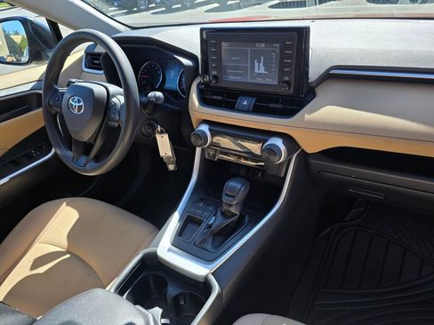 Used 2019 Toyota RAV4 LE FWD image 8