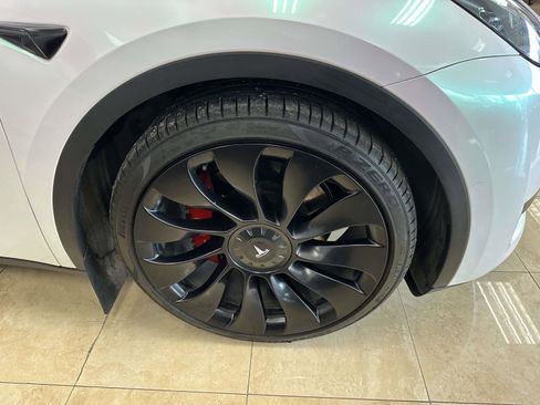 Used 2022 Tesla Model Y Performance image 10