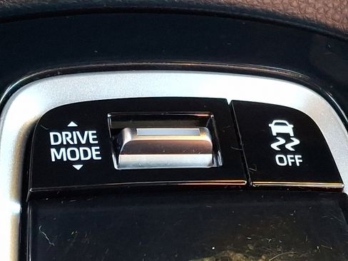 Used 2025 Toyota Corolla SE image 24