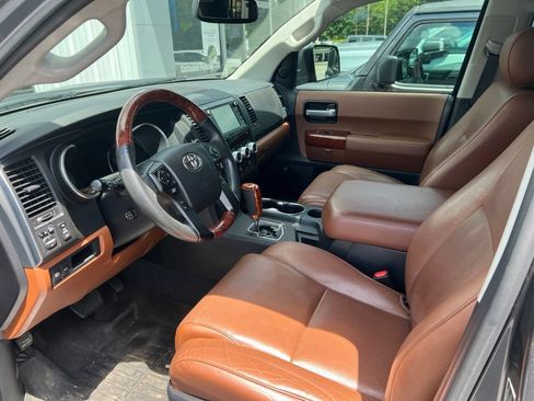 Used 2022 Toyota Sequoia Platinum AWD/4WD image 4