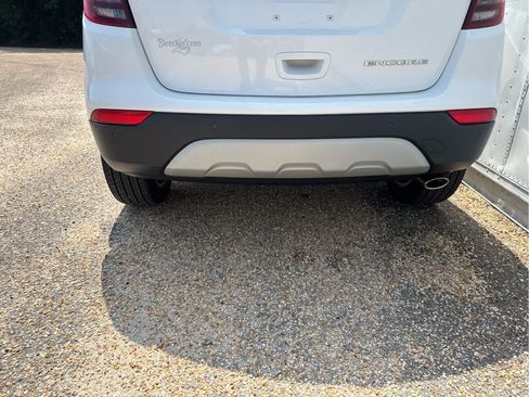 Used 2021 Buick Encore Preferred w/ Safety Package II FWD image 20