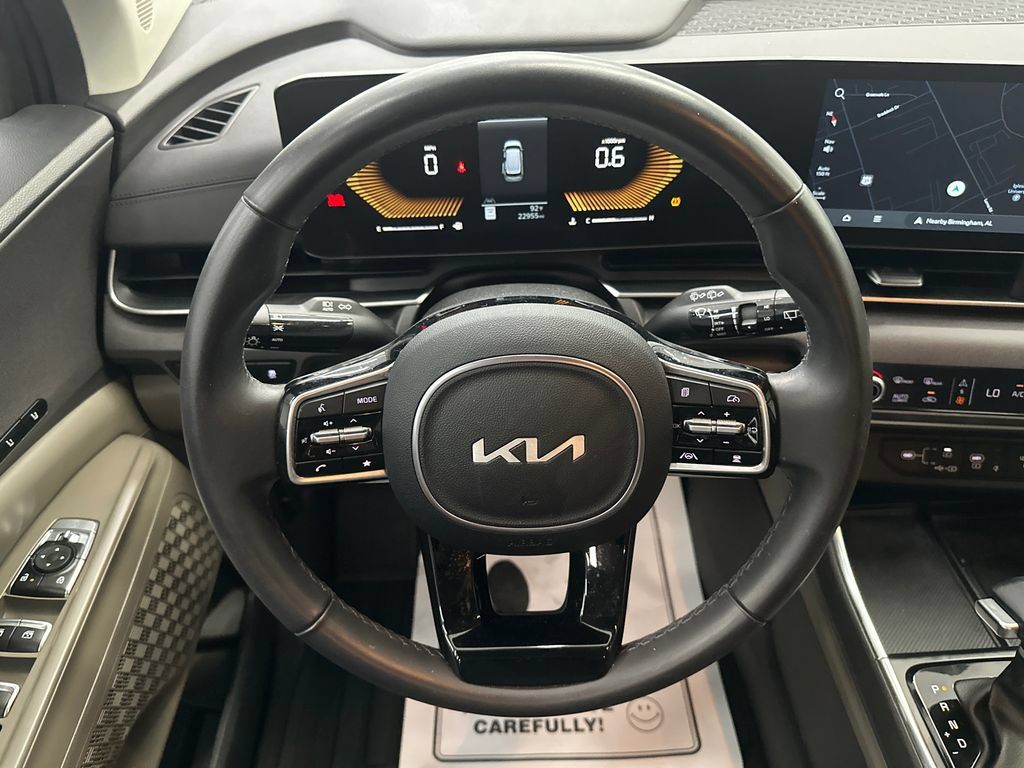 Used 2025 Kia Carnival EX FWD image 26