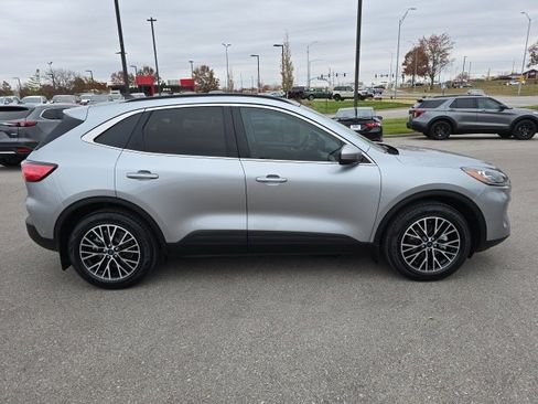 Certified 2022 Ford Escape Titanium w/ Titanium Premium Package image 6