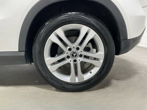 Used 2018 Mercedes-Benz GLA 250 4MATIC w/ Premium Package image 6