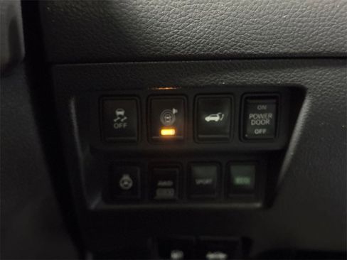 Used 2017 Nissan Rogue SV w/ SV Premium Package image 18