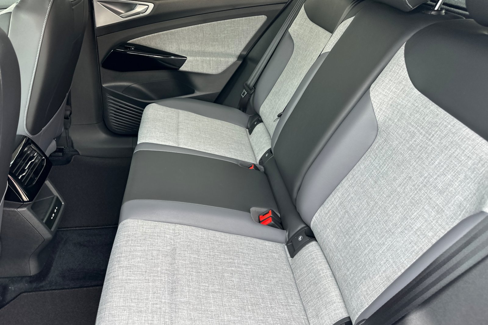 New 2026 Volkswagen ID.4 Pro RWD image 10