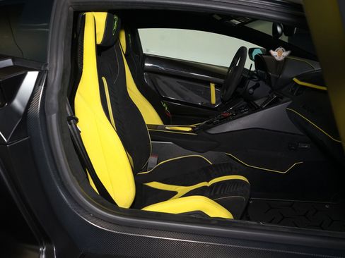Used 2019 Lamborghini Aventador SVJ image 23