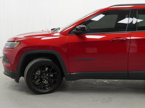 Used 2025 Jeep Compass Latitude w/ Altitude Special Edition image 16