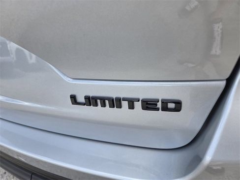 Certified 2025 Jeep Grand Cherokee Limited w/ Black Appearance Package image 12