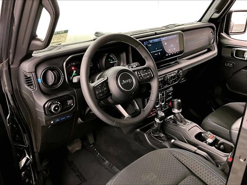 Used 2025 Jeep Wrangler Unlimited Rubicon 4xe w/ Safety Group AWD/4WD image 16