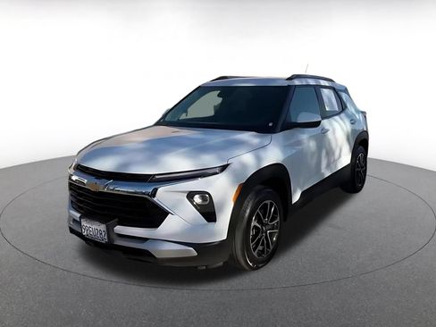 Used 2025 Chevrolet TrailBlazer LT FWD image 7