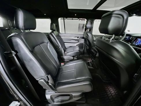 Used 2022 Jeep Wagoneer Series III w/ Premium Group I AWD/4WD image 42