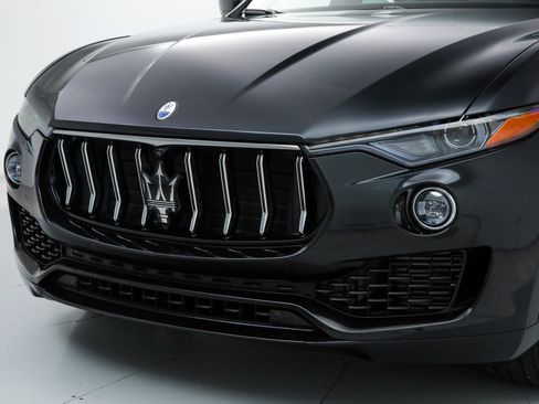 Certified 2023 Maserati Levante GT AWD/4WD image 9