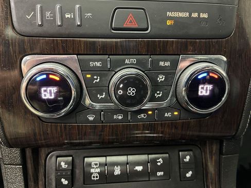 Used 2015 Chevrolet Traverse LT FWD image 21