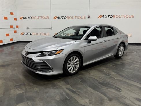 Used 2022 Toyota Camry LE image 32