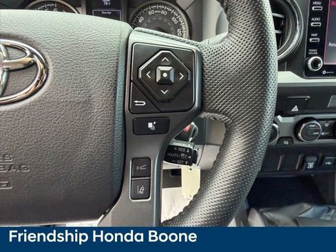 Used 2022 Toyota Tacoma TRD Off-Road AWD/4WD image 23