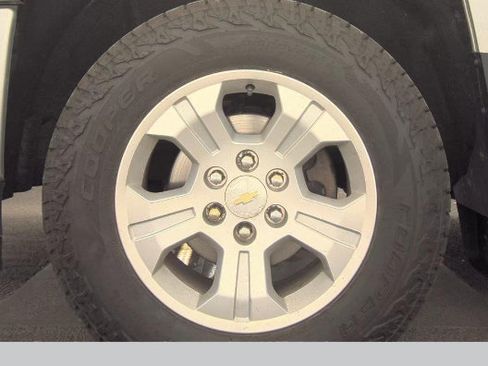 Used 2018 Chevrolet Silverado 1500 LT w/ All Star Edition AWD/4WD image 18