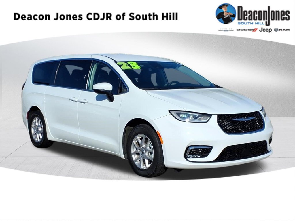 Used 2023 Chrysler Pacifica Touring-L FWD image 1