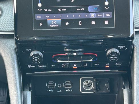 Used 2023 Jeep Grand Cherokee L Laredo RWD image 21