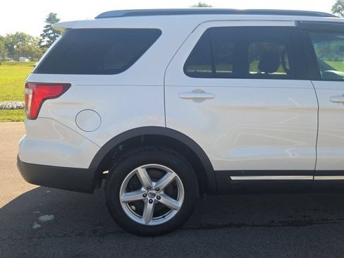Used 2016 Ford Explorer XLT w/ Equipment Group 202A AWD/4WD image 7