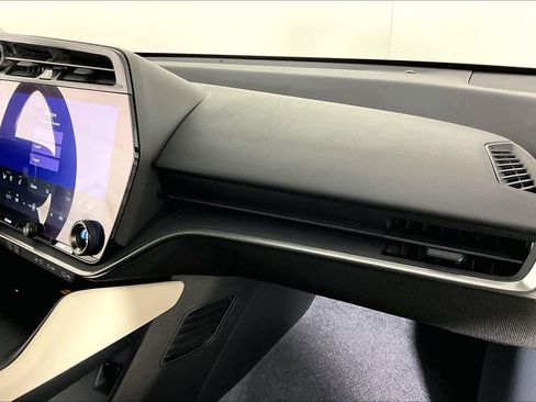 Used 2023 Lexus RZ 450e Premium image 17