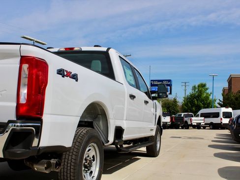 New 2026 Ford F250 XL w/ XL Chrome Package AWD/4WD image 24