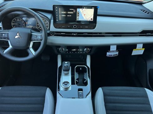 New 2026 Mitsubishi Outlander SE FWD image 14