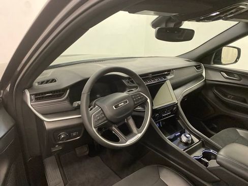 Used 2024 Jeep Grand Cherokee L Altitude AWD/4WD image 7