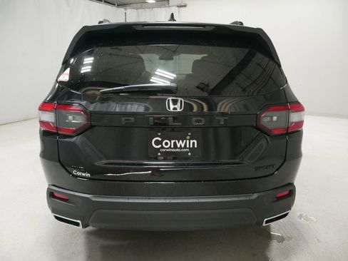New 2025 Honda Pilot Sport image 7