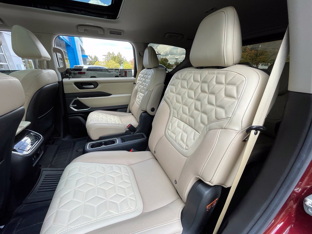 Used 2025 Nissan Armada Platinum RWD image 28