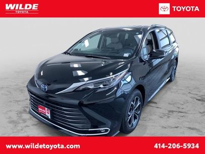 Used 2025 Toyota Sienna Platinum