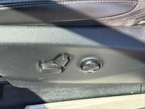 Used 2021 Chrysler Pacifica Touring-L FWD image 7