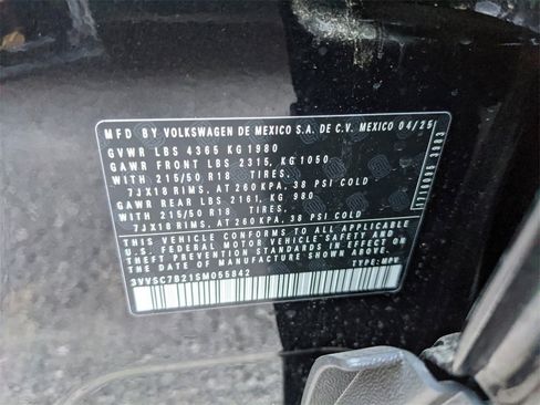 New 2025 Volkswagen Taos SE image 31