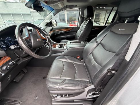 Used 2019 Cadillac Escalade ESV Premium Luxury AWD/4WD image 13