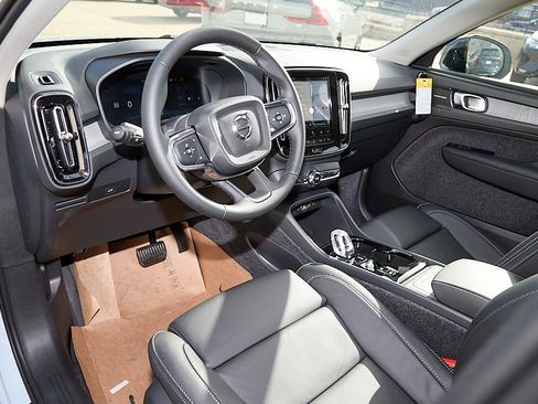 New 2026 Volvo XC40 B5 Ultra w/ Climate Package image 12